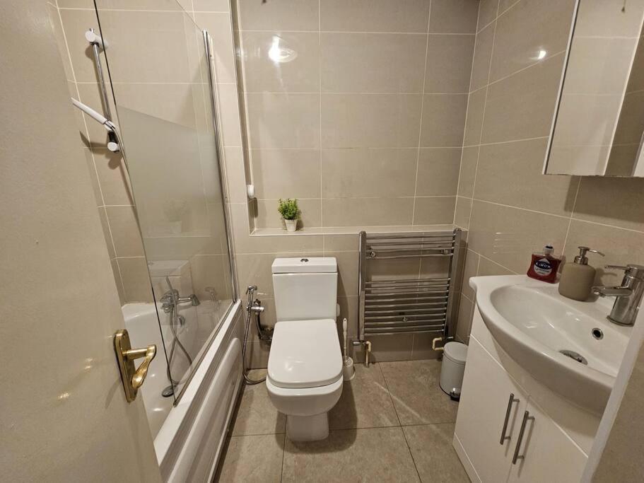 Апартаменты Lovely Flat Close To Shepherd'S Bush Лондон Экстерьер фото
